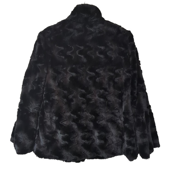 Regal Women’s Short Black Oversized Plush Soft Faux Fur Coat with Flared Sleeves - Picture 8 of 16